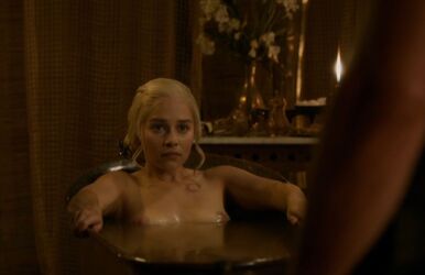 daenerys targaryen topless. Photo #6